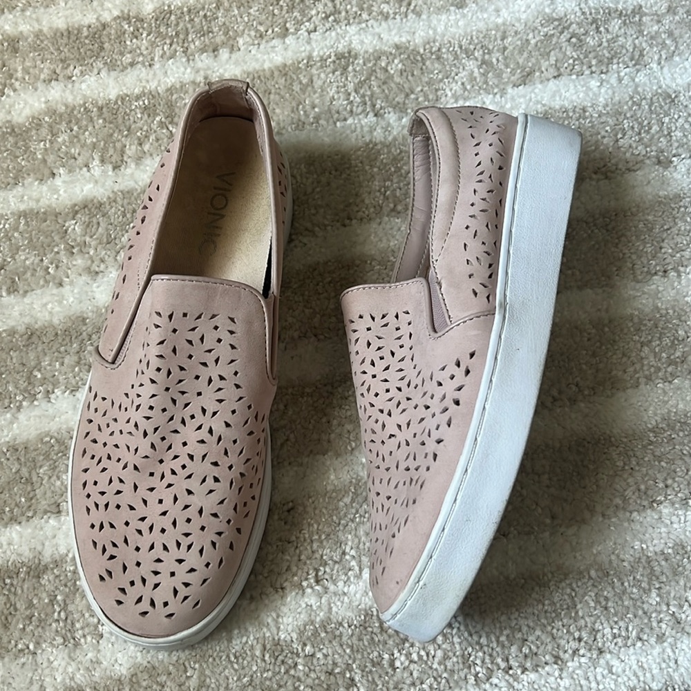 Vionic Kimmie Perf Light Pink Sneakers 6.5